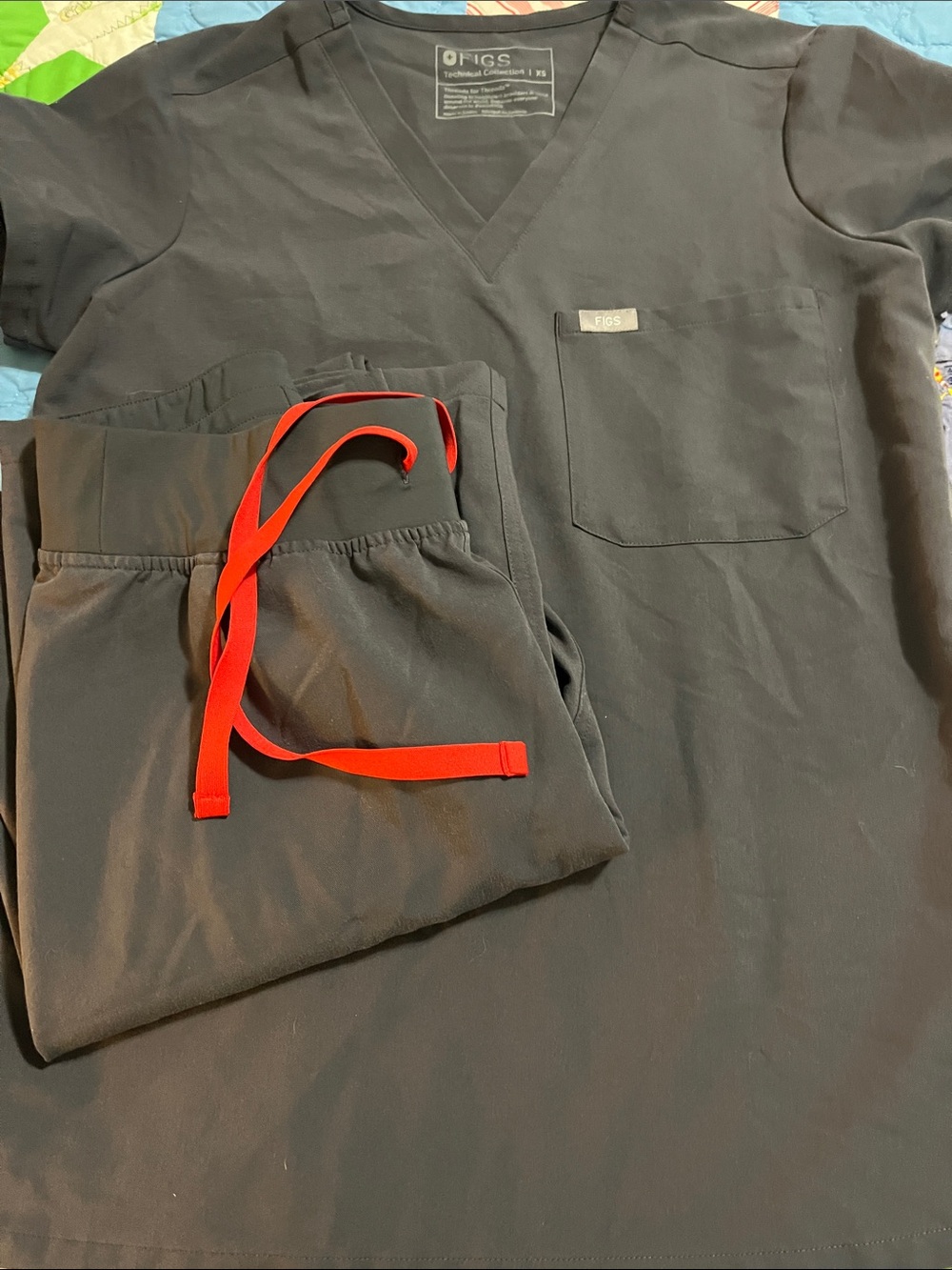 Figs Black Set with Red Drawstring